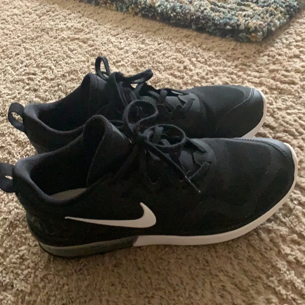 Nike Black and White Low-Top Athletic Sneakers - Picture 1 of 12
